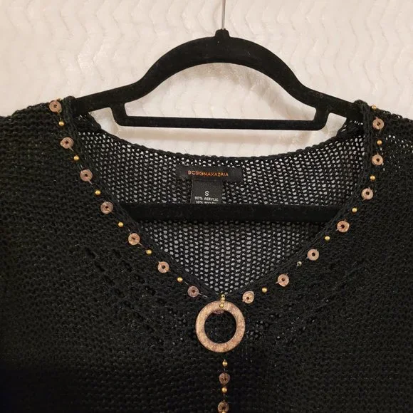 BCBG Max Azria  Long Sleeve knit top w/Wood circles & hearts. Size Small - Picture 2 of 7